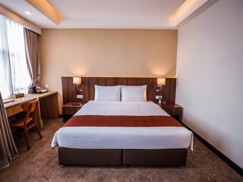 Hlaine Tet Hotel Янгон Екстер'єр фото